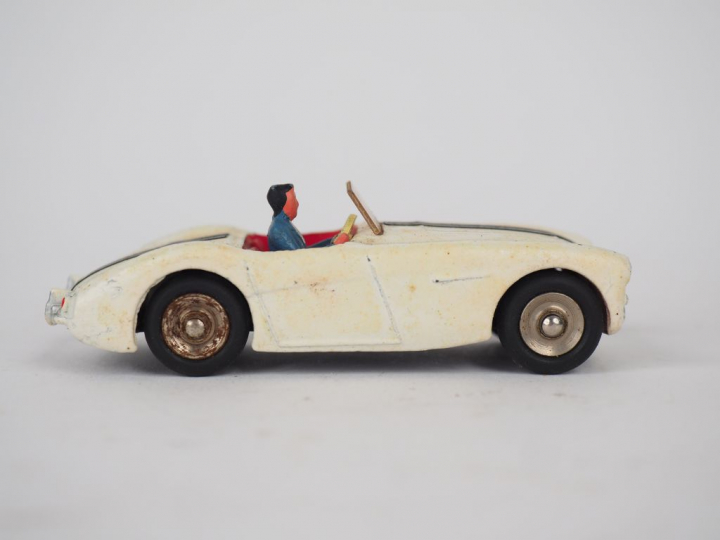 Austin Healey référence 546 corrosion de la peinture rajout rouille su