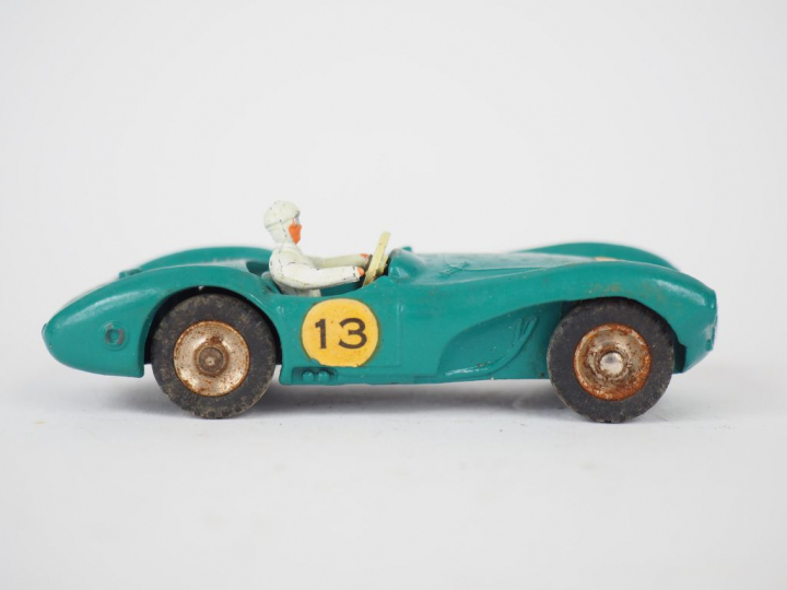 Aston Martin DB 3 sport référence 506 corrosion et rouille boîte bel é