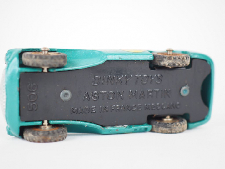 Aston Martin DB 3 sport référence 506 corrosion et rouille boîte bel é
