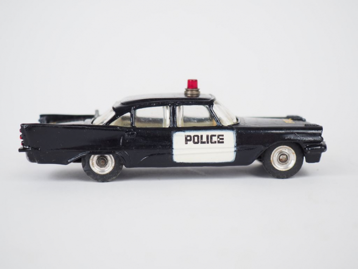 Cadillac police référence 258  bel état d'usage antenne cassée boîte b
