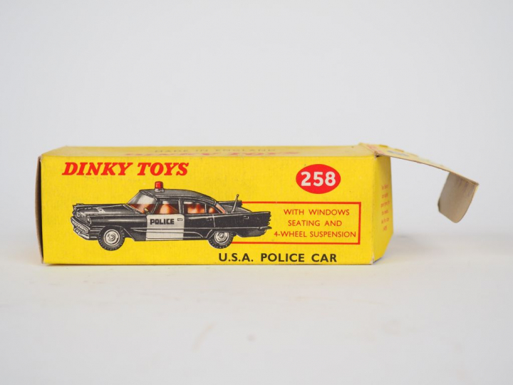 Cadillac police référence 258  bel état d'usage antenne cassée boîte b