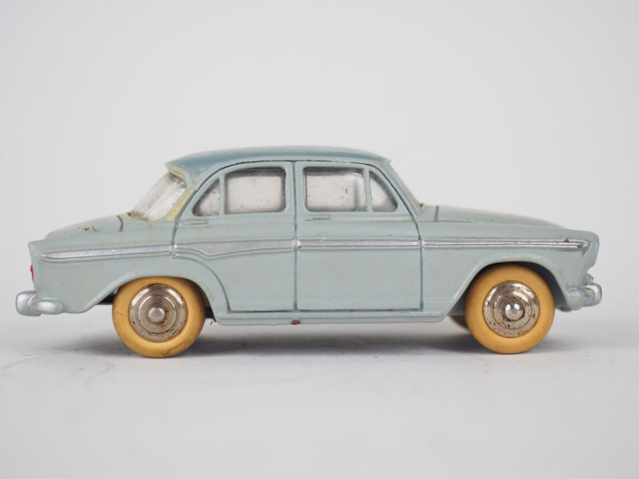 Simca Aronde p 60 Référence 544 bel état d'usage boîte bel état.