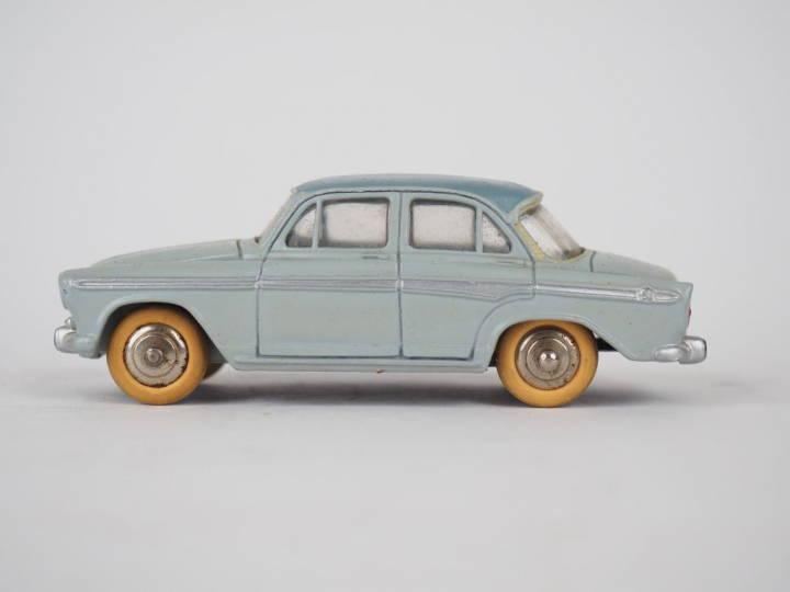 Simca Aronde p 60 Référence 544 bel état d'usage boîte bel état.