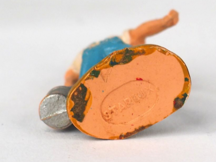 Lot comprenant micro miniature Starlux on y joint 6 microminiatures de