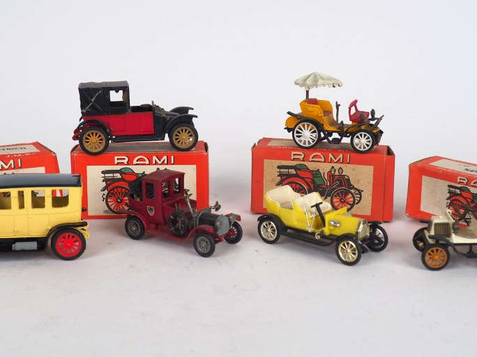 Lot de miniatures au 1/43° RAMI en boite 5 pièces en bel état d'usage.