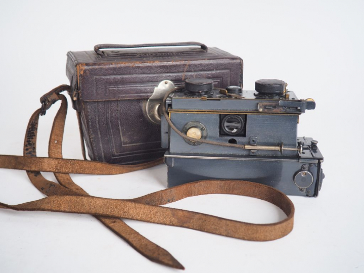 VERASCOPE. Appareil avec objectifs BERTHIOT f:6 et son étui.