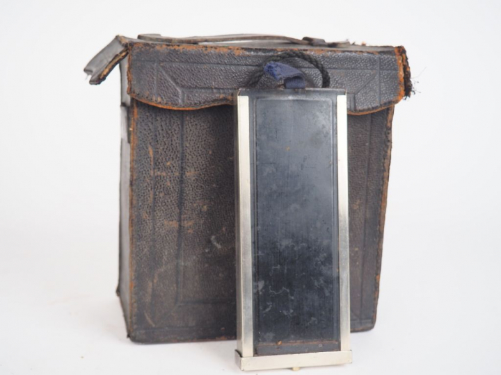 MONOBLOC. Appareil stéréo avec deux dos et sacoche.