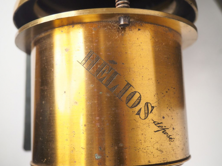 Lanterne de projection HELIOS en tôle et cuivre, signée E. MAZO dans u