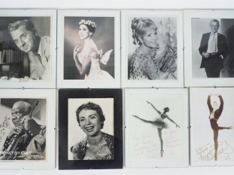 Vente aux enchères Lot de huit photographies ou reproductions signées et dédicacées : Wla