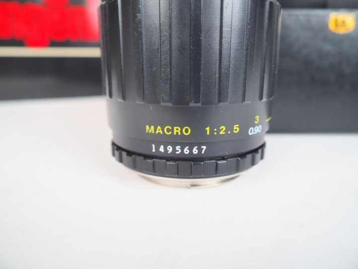 ANGENIEUX. Objectif zoom 1:3.5/70-210 mm n°1495667, monture Leitz, dan