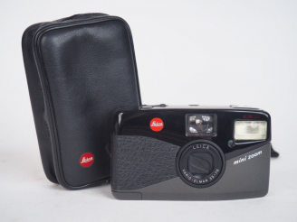 Vente aux enchères LEICA. Appareil mini zoom avec objectif VARIO-ELMAR 35-70 et sa housse