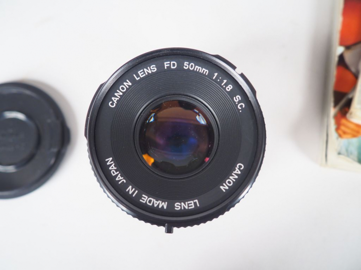 CANON AE-1 avec objectifs, accessoires et sacoche : CANON f 1 : 3.5/13