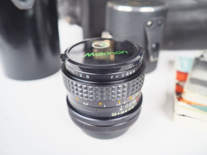 CANON AE-1 avec objectifs, accessoires et sacoche : CANON f 1 : 3.5/13