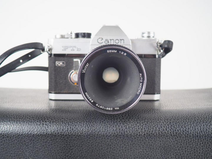CANON FTb QL avec deux objectifs et malette : VIVITAR AUTO MACRO 1 : 2