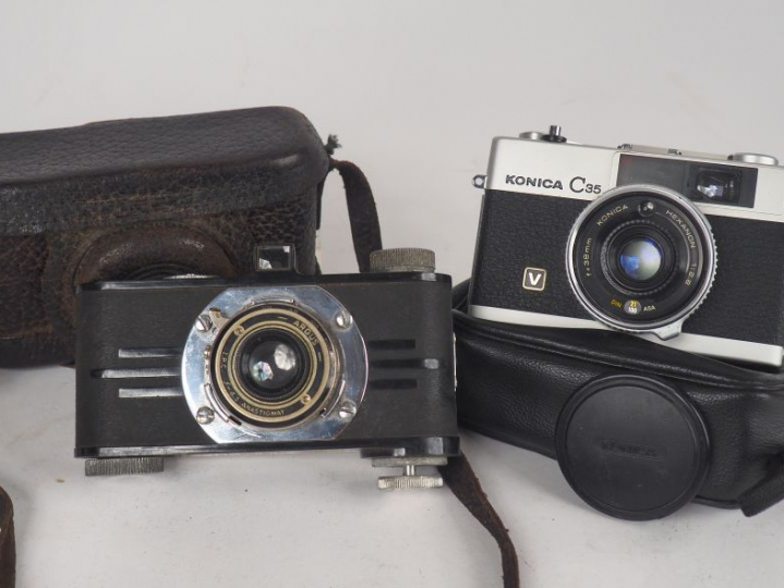 Lot comprenant : ARGUS ANASTIGMAT f=4.5 avec sa housse KONICA C35 (éta