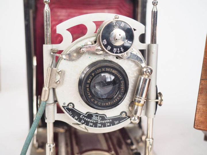 Lot comprenant : Visionneuse en bois Appareil folding Ernemann