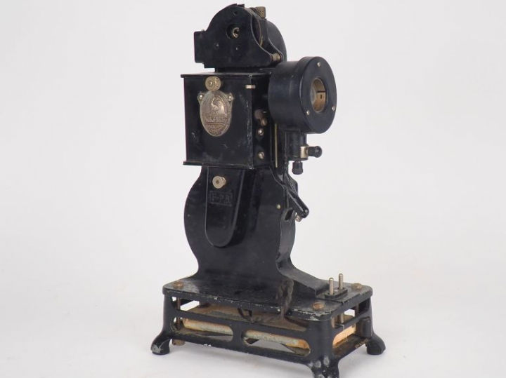 PATHE BABY. Projecteur.