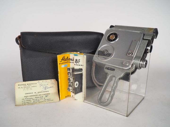 MEOPTA ADMICA 8F. Caméra avec sa housse.