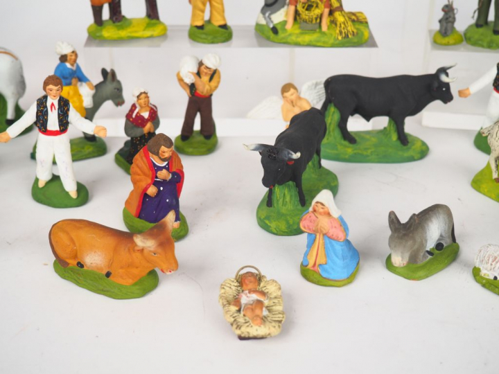 44 santons Carbonel.