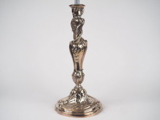 Vente aux enchères CHRISTOFLE. Grand chandelier en bronze argenté de style rocaille à déc