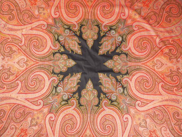 Grand châle XIXème en cachemire.  Dim. 180 x 180 cm