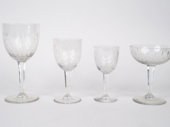 SAINT-LOUIS.  Partie de service de verres en cristal modèle Toscane co