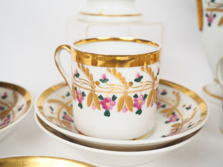 Partie de service à café XIXème en porcelaine de Paris, blanche, et de
