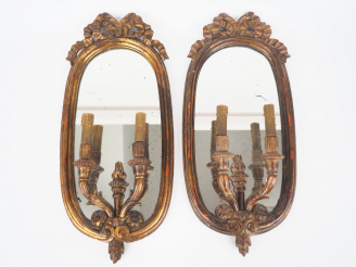 Vente aux enchères Paire de miroirs d'appliques de style Louis XVI en bois sculpté et dor