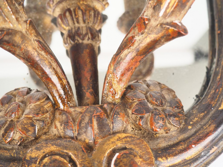 Paire de miroirs d'appliques de style Louis XVI en bois sculpté et dor