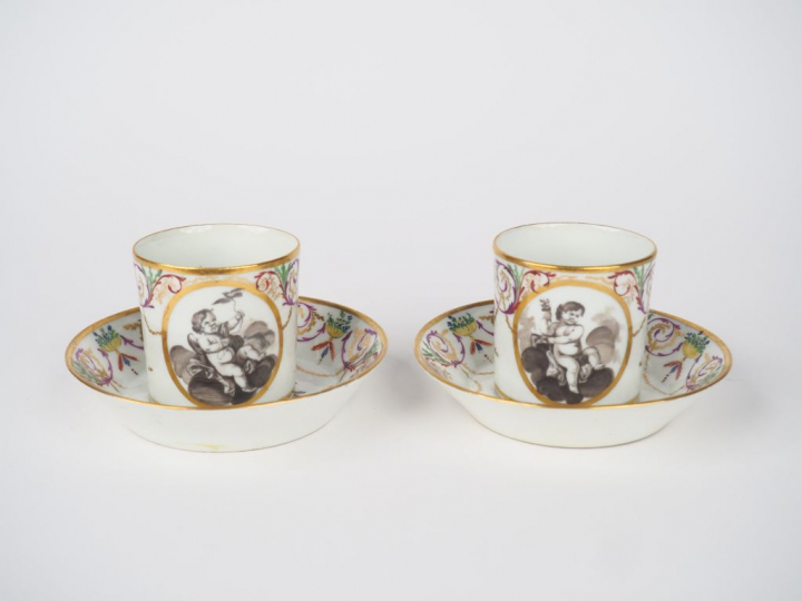 Manufacture du DUC d'ANGOULEME. Paire de tasses et sous tasses XVIIIèm