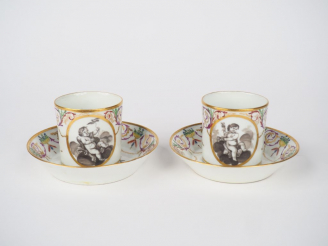 Vente aux enchères Manufacture du DUC d'ANGOULEME. Paire de tasses et sous tasses XVIIIèm