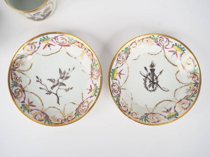 Manufacture du DUC d'ANGOULEME. Paire de tasses et sous tasses XVIIIèm