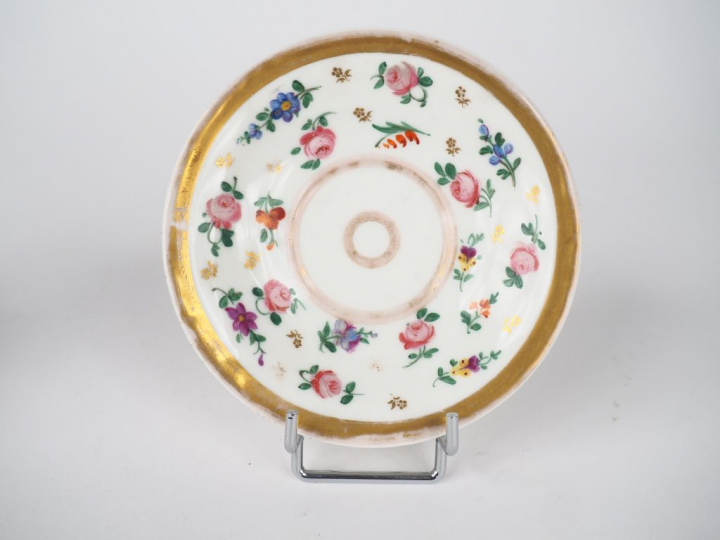 Tasse Jasmin avec sa sous tasse XIXème en porcelaine polychrome de Par