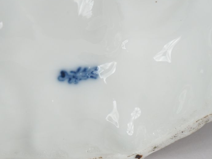 Groupe en porcelaine polychrome de Saxe XIXème, "scène galante". Signé