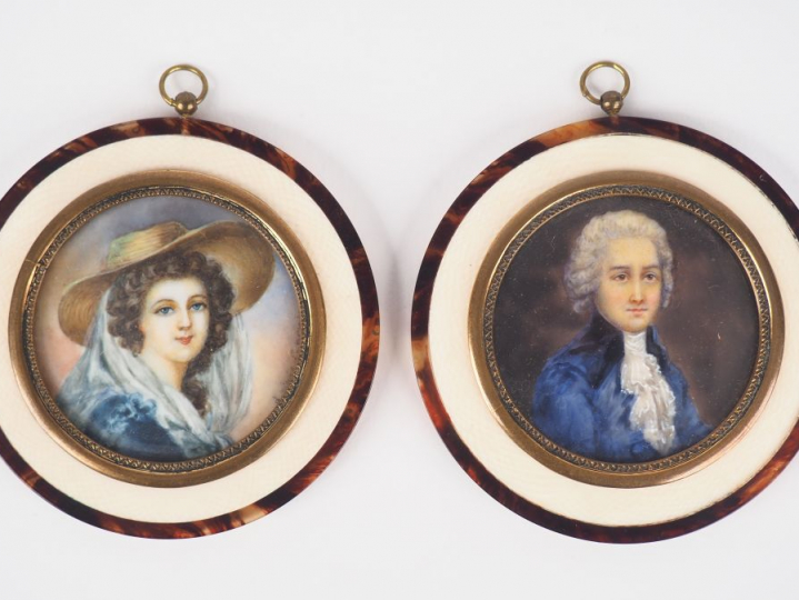 Paire de miniatures de style Louis XVI "Portrait de Monsieur et de Mad