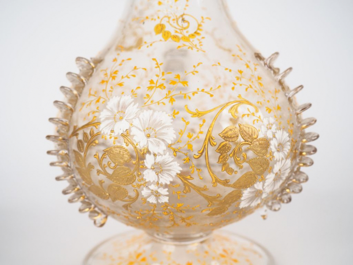 Grand vase soliflore en verre de Venise à décor émaillé blanc et doré 