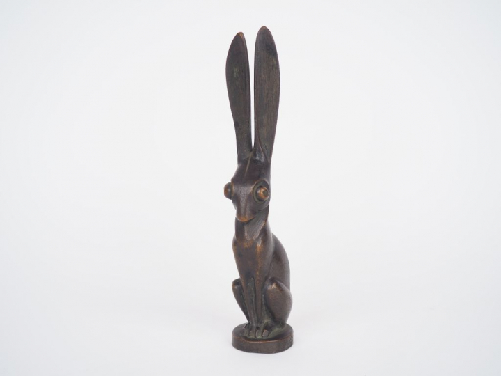 A. BECQUEREL. "Lièvre assis". Sujet en bronze à patine brune, éditions