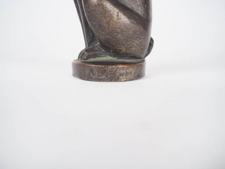A. BECQUEREL. "Lièvre assis". Sujet en bronze à patine brune, éditions