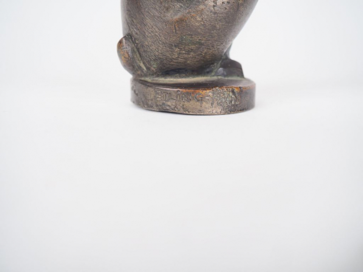 A. BECQUEREL. "Lièvre assis". Sujet en bronze à patine brune, éditions