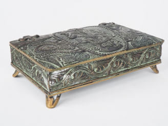 Vente aux enchères Max LE VERRIER. Boite à bijoux en bronze à patine verte "Linteau de Sa