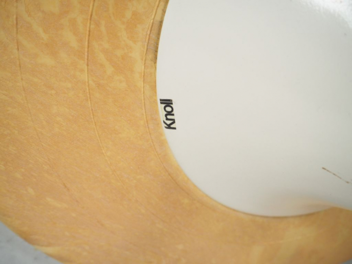 Eero SAARINEEN. Table "Tulipe" en marbre et aluminium. Edition KNOLL I