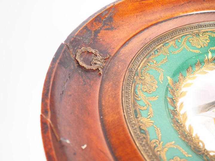 Guéridon tripode de style Empire en acajou et placage d'acajou, orné e