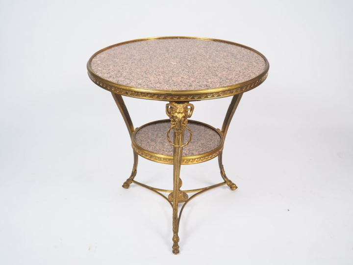Guéridon tripode de style Louis XVI, deux plateaux circulaires de marb