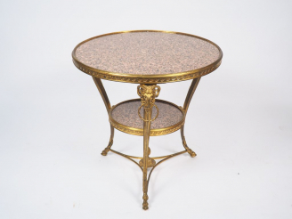 Vente aux enchères Guéridon tripode de style Louis XVI, deux plateaux circulaires de marb
