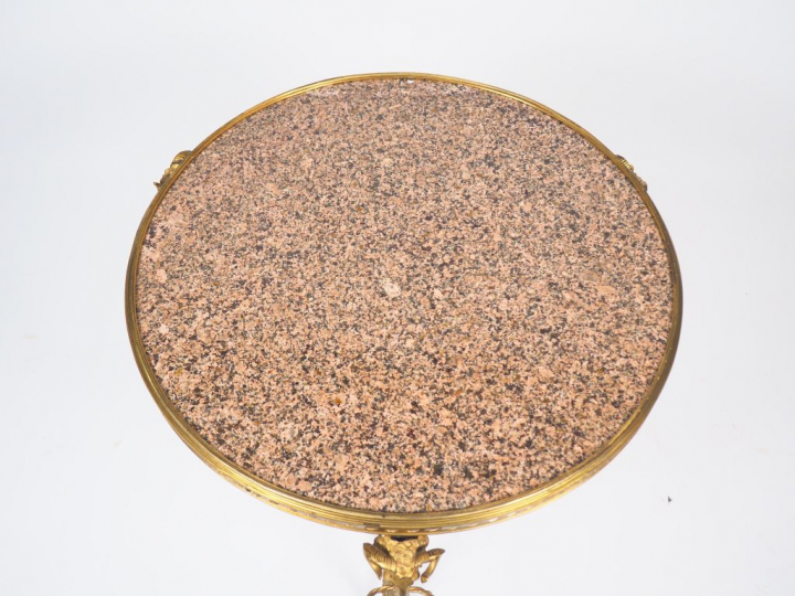 Guéridon tripode de style Louis XVI, deux plateaux circulaires de marb