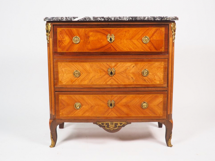 Commode scriban Transition Louis XV-Louis XVI, en placage de bois de r