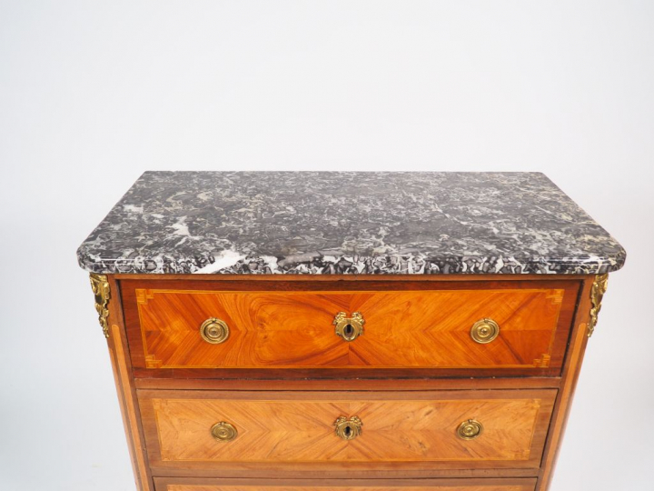 Commode scriban Transition Louis XV-Louis XVI, en placage de bois de r