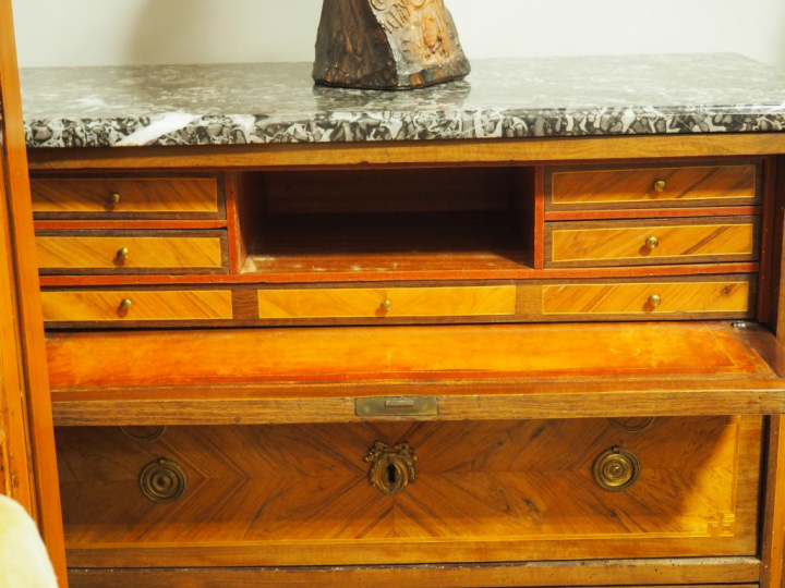 Commode scriban Transition Louis XV-Louis XVI, en placage de bois de r