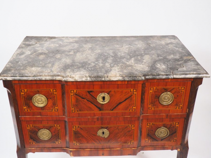 Commode Transition Louis XV-Louis XVI en marqueterie, à décor de grecq