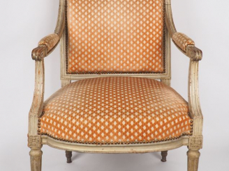 Vente aux enchères Fauteuil Louis XVI en bois laqué blanc mouluré et sculpté, pieds fusel